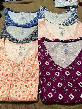 6-- Women's Croft & Barrow Short Sleeved V-Neck Tops--Size XXL
